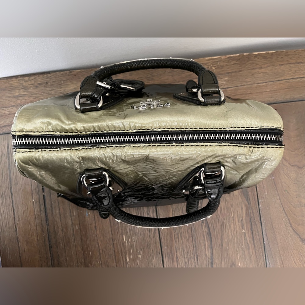 Vintage Prada Vernice Sfumata Bauletto Bag
Handles have decorative hardware. - Picture 12 of 15